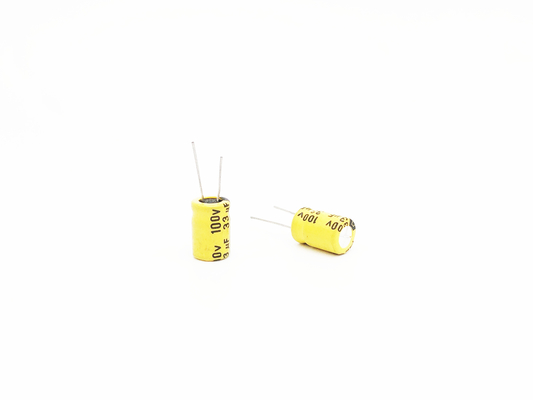 2000 ore di tolleranza bassa ad alta temperatura dei condensatori 33UF100V esr 20%