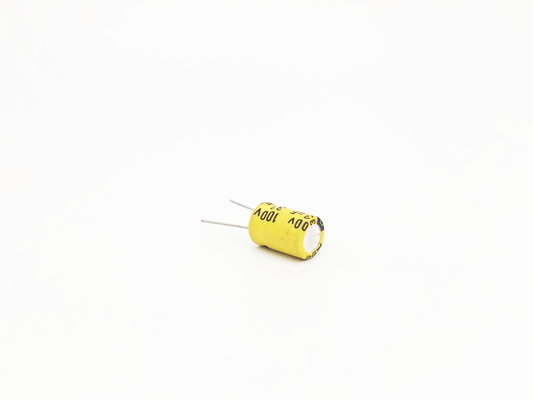 2000 ore di tolleranza bassa ad alta temperatura dei condensatori 33UF100V esr 20%