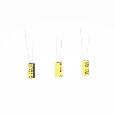 Condensatori elettrolitici di esr del cavo radiale ad alta temperatura basso del condensatore 56UF35V
