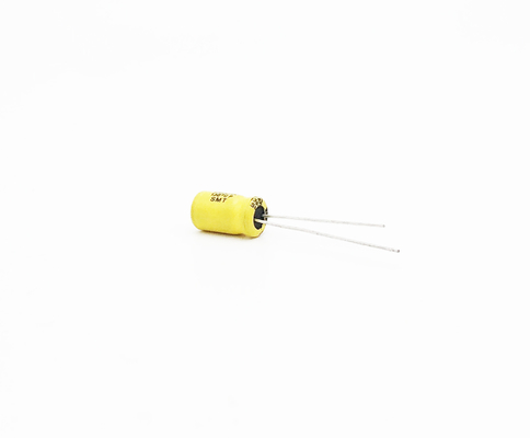 Condensatori elettrolitici di esr del cavo radiale ad alta temperatura basso del condensatore 56UF35V