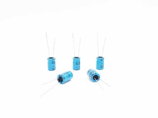 La Bi del condensatore di amp dell'automobile del NP 100UF25V ha polarizzato il condensatore elettrolitico di alluminio