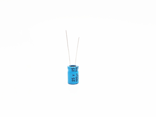 La Bi del condensatore di amp dell'automobile del NP 100UF25V ha polarizzato il condensatore elettrolitico di alluminio