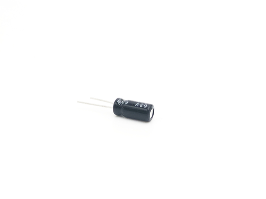 Condensatore radiale miniatura del cavo del condensatore 1UF63V di ampia temperatura