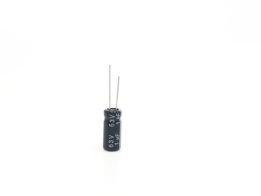 Condensatore radiale miniatura del cavo del condensatore 1UF63V di ampia temperatura