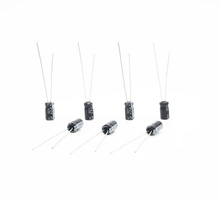 Condensatori elettrolitici miniatura 4.7UF50V 2000 ore di condensatore di lunga vita