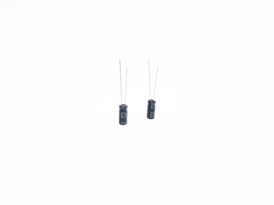 Circuiti ad alta temperatura del condensatore miniatura di 1UF25V 5X11MM