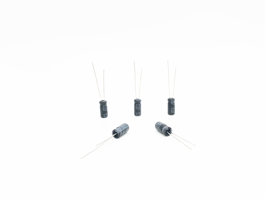 Condensatori elettrolitici di alluminio miniatura di 22UF 25V 5X11mm RoHS