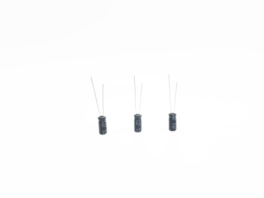 Condensatori elettrolitici di alluminio miniatura di 22UF 25V 5X11mm RoHS