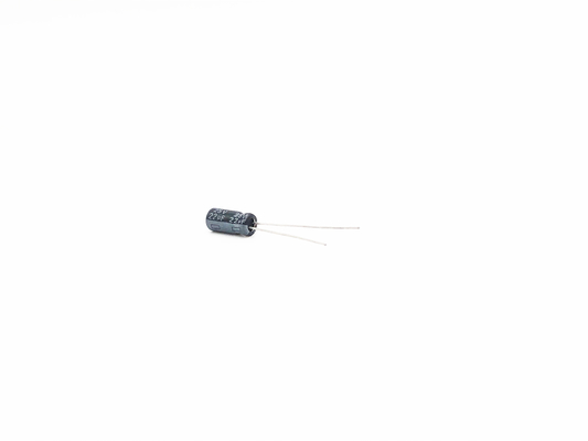 Condensatori elettrolitici di alluminio miniatura di 22UF 25V 5X11mm RoHS