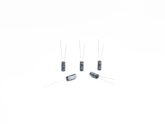33UF35V tipo miniatura del cavo della parte radiale del condensatore 5x11mm 2000 ore