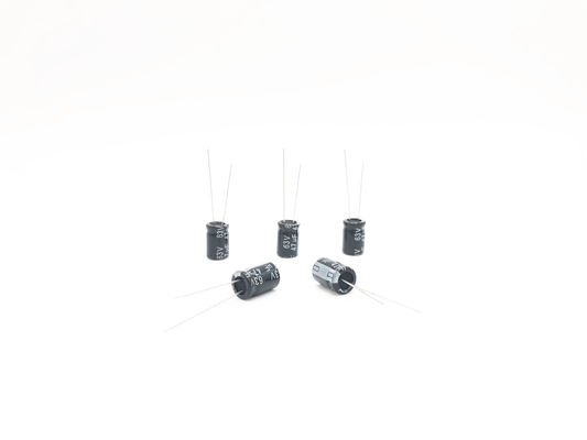 ISO14001 condensatore miniatura 47UF 63V 8X12MM Al Electrolytic Capacitor