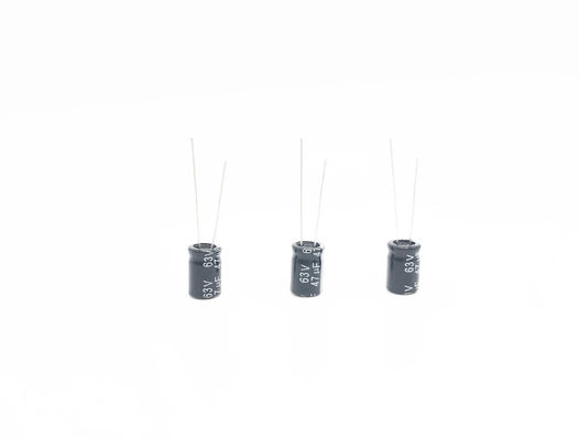 ISO14001 condensatore miniatura 47UF 63V 8X12MM Al Electrolytic Capacitor