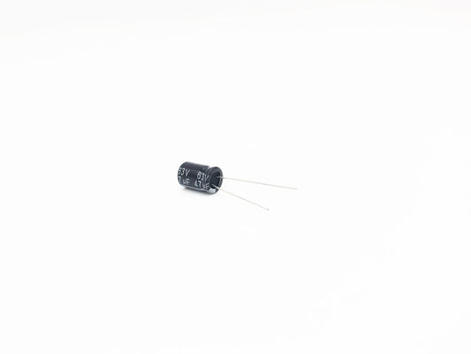 ISO14001 condensatore miniatura 47UF 63V 8X12MM Al Electrolytic Capacitor