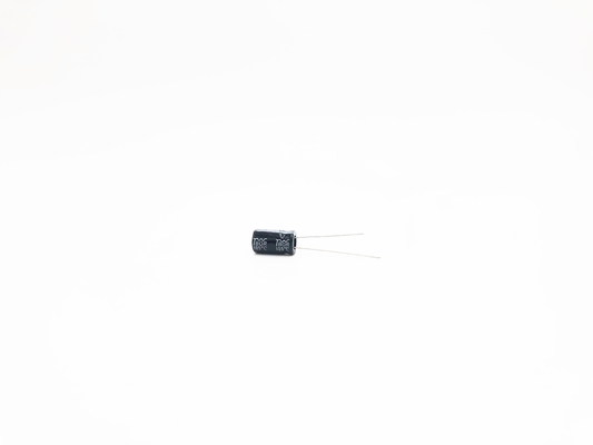Condensatori elettrolitici di alluminio 100UF63V 8X14mm