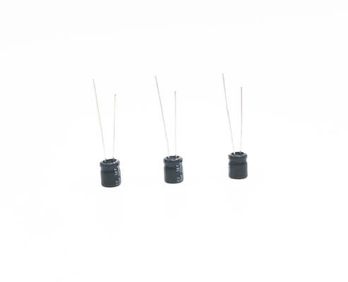 Condensatore miniatura 220UF16V 6.3X11mm del cavo radiale