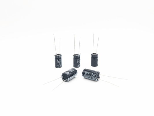 Tipo radiale del condensatore miniatura di 220UF50V 10X17mm