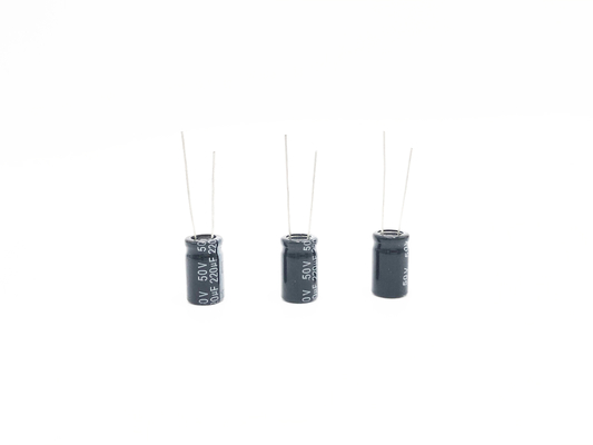 Tipo radiale del condensatore miniatura di 220UF50V 10X17mm