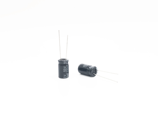Tipo radiale del condensatore miniatura di 220UF50V 10X17mm