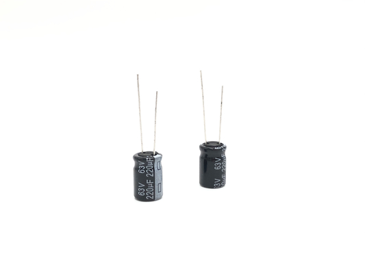 Condensatori elettrolitici 220UF 63V del cavo radiale di ISO9001 10X17mm