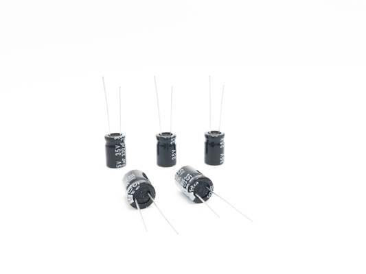 Condensatori elettrolitici radiali miniatura del condensatore 330UF35V 10X15mm della TW BOR
