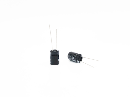 Condensatori elettrolitici radiali miniatura del condensatore 330UF35V 10X15mm della TW BOR