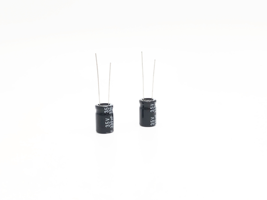 Condensatori elettrolitici radiali miniatura del condensatore 330UF35V 10X15mm della TW BOR