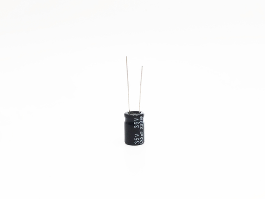 Condensatori elettrolitici radiali miniatura del condensatore 330UF35V 10X15mm della TW BOR