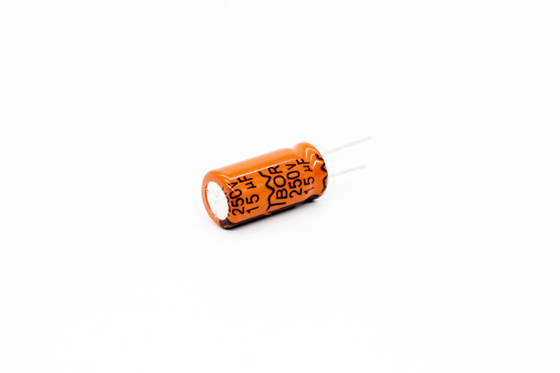 Alta tensione di alluminio del condensatore elettrolitico di PSL 100uF 450V per CFL 10000 ore